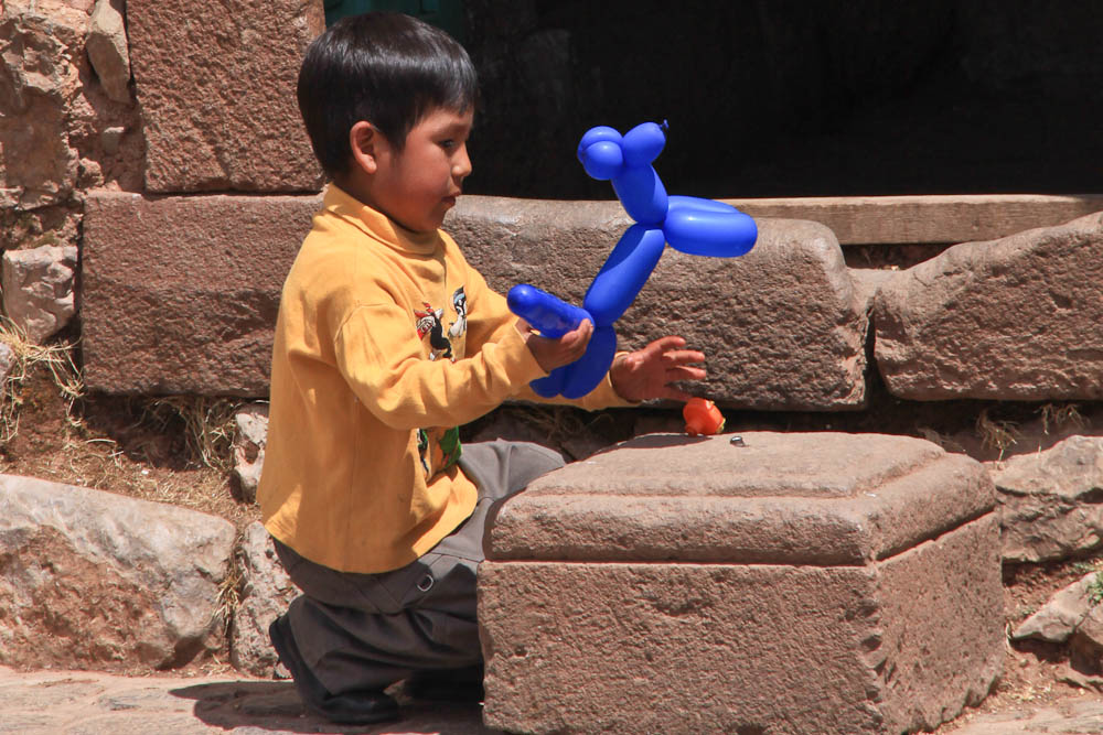 Dimanche matin a chinchero – Petit garçon au chien