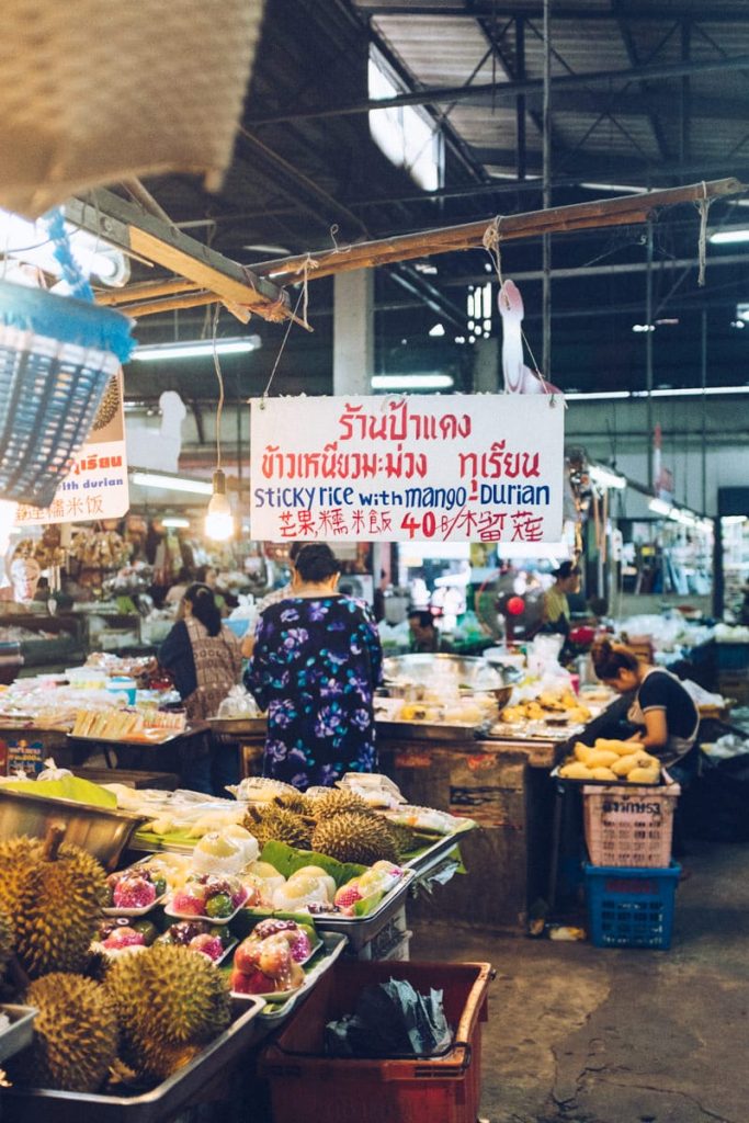 Mango Sticky rice sur un marché à Chiang Mai