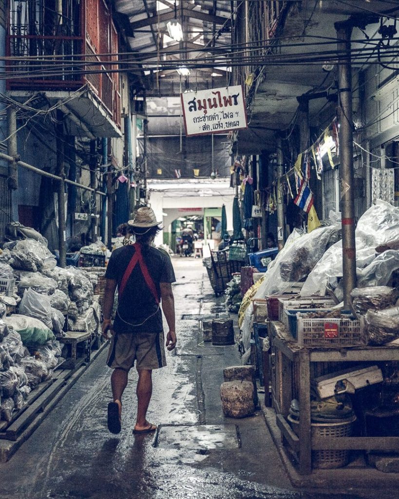 dans les allées du marché de Pat Klong , Bangkok - Thailande