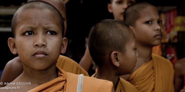 Moine Novice bouddhisme thailande