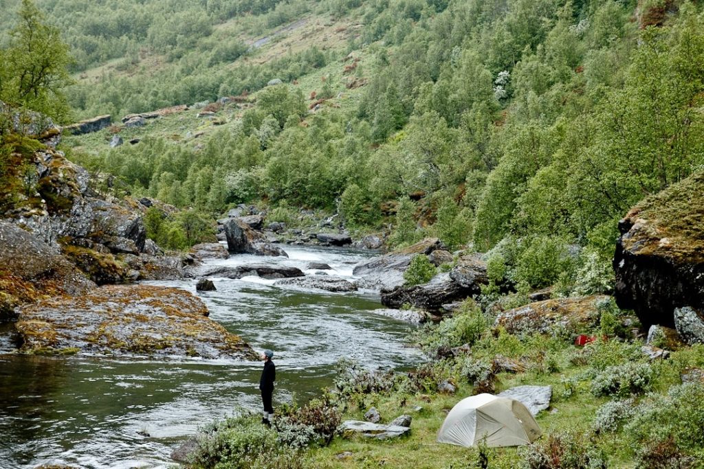 Randonnée dans la vallée d'Aurland dans les fjord en norvège