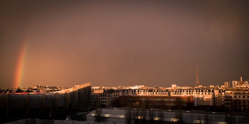 Arc en ciel sur la tour eiffel Paris