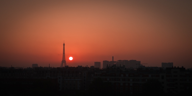 Lever de soleil magique sur la Tour Eiffel Paris