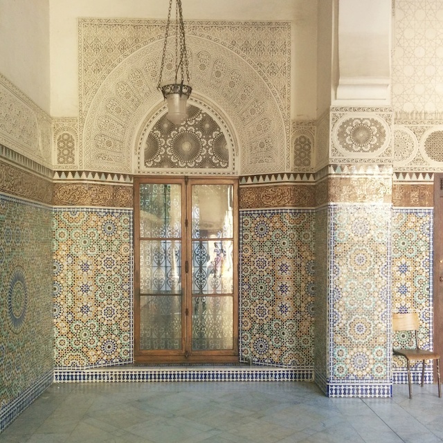 Voyager en France - porte dans le patio de la mosquee de paris