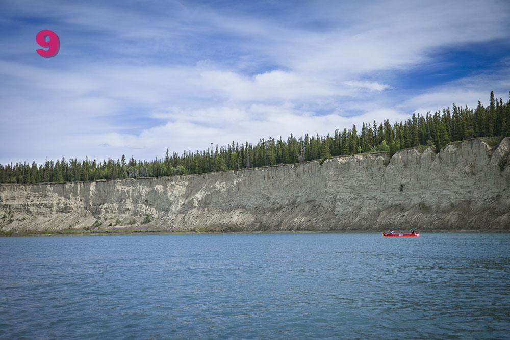 Canada en été - canoe sur le fleuve Yukon