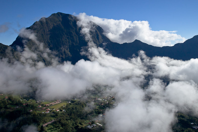 La réunion vue du ciel – au-dessus des nuages