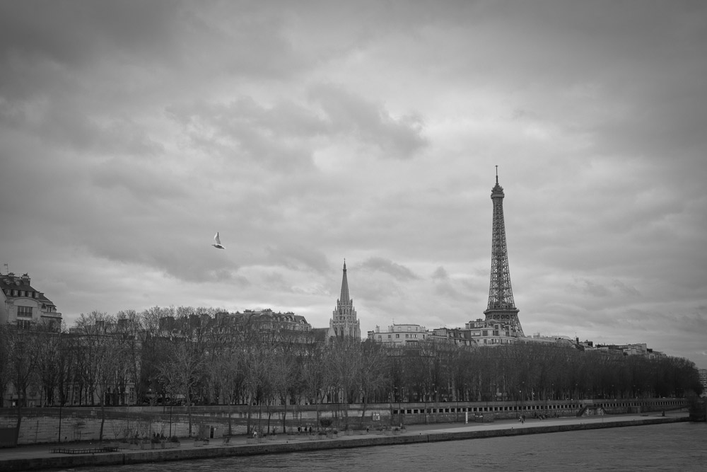 Paris en noir et blanc vue sur la tour Eiffel
