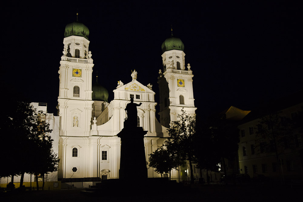 Passau Allemagne - Cathédrale Saint etienne de nuit