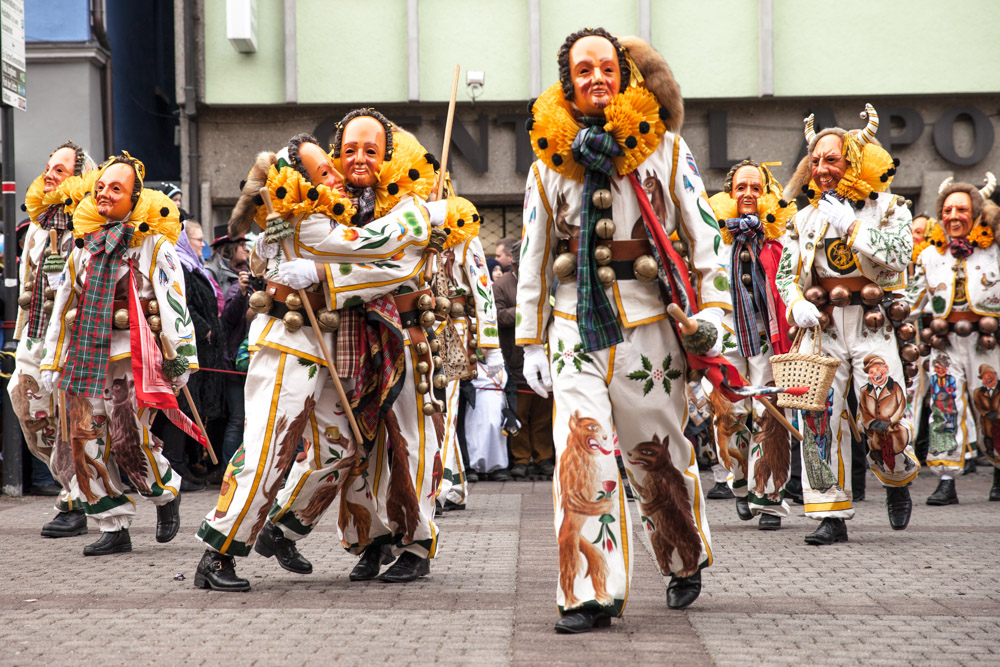 Carnaval en allemagne – Schramberg Bawu – Hotel de ville fin du défilé