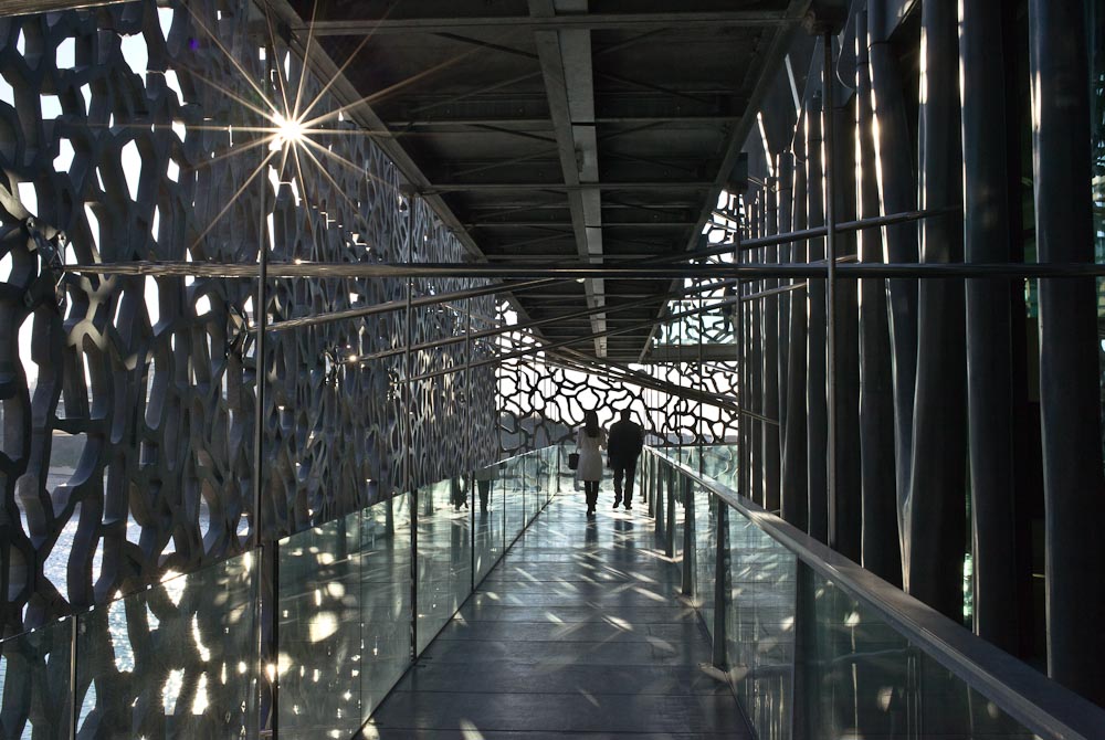 Mucem Marseille - Coucher de soleil dans les couloirs