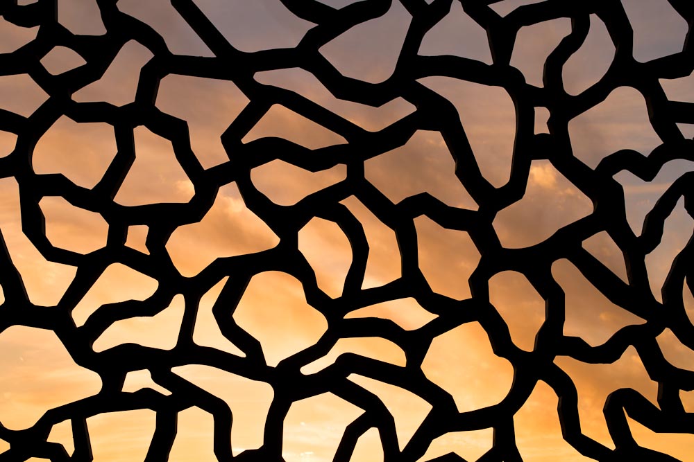 Marseille Coucher de soleil à travers le moucharabieh du Mucem
