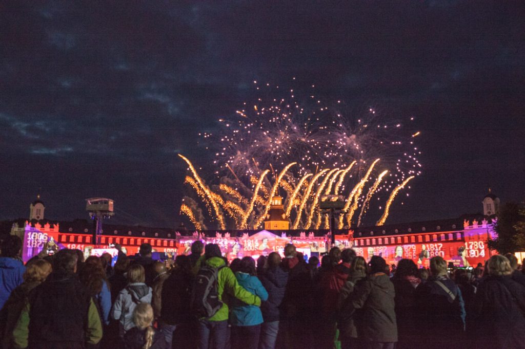 feu d'artifice sur le chateau de Karlsruhe Allemagne