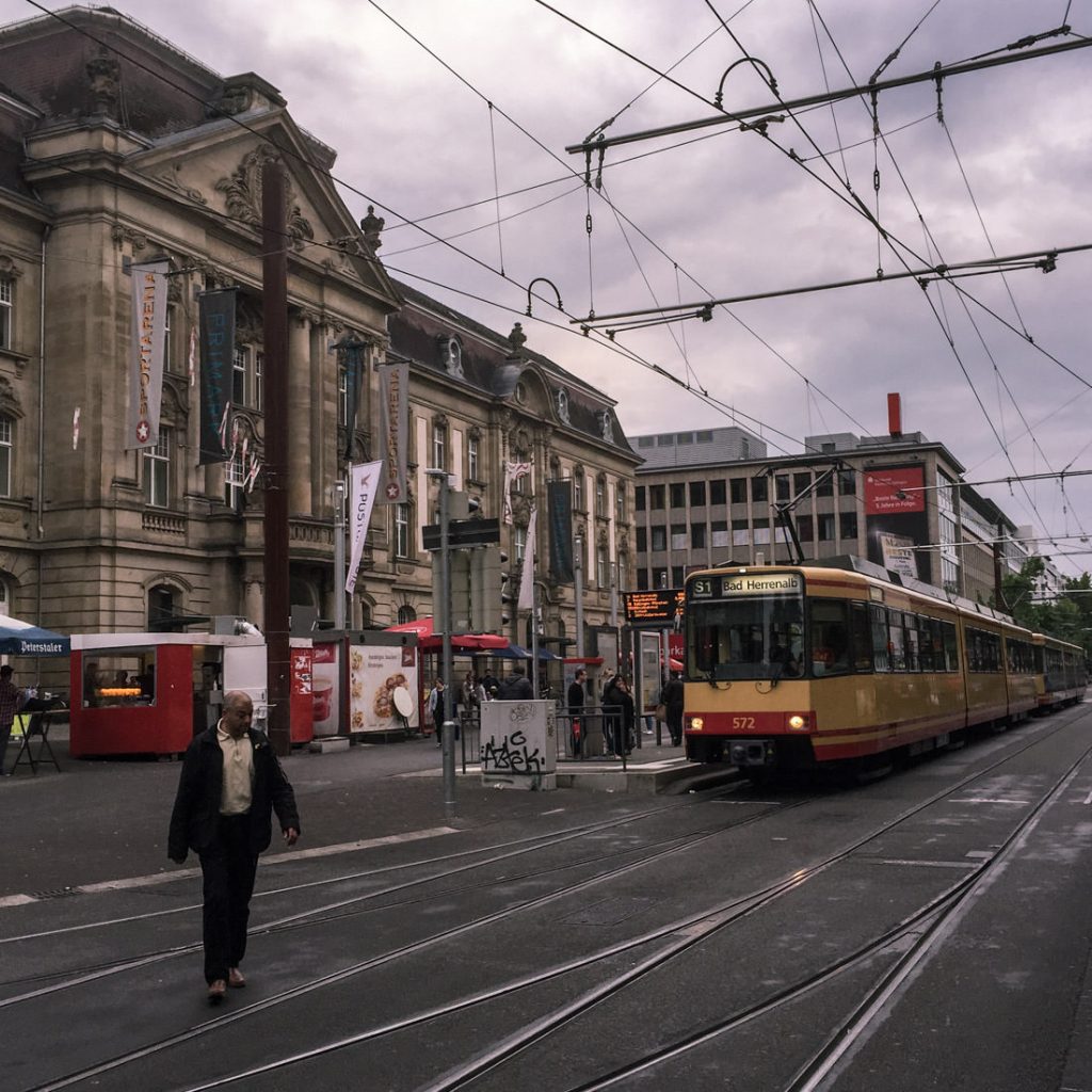 Tramtrain dans le centre ville de Karlsruhe