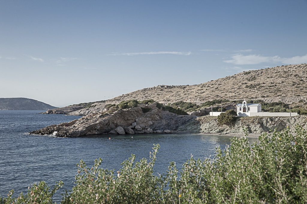 Athènes Grèce - Petite chapelle de la Crique avant le cap sounion