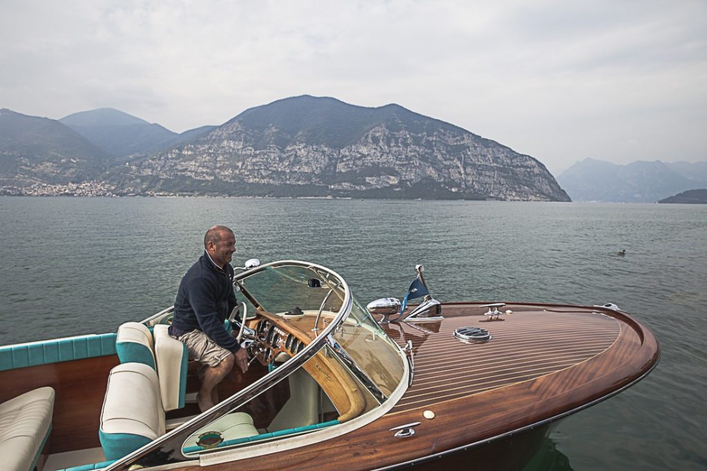 Tour en bateau Riva sur le lac Iseo avec Alex