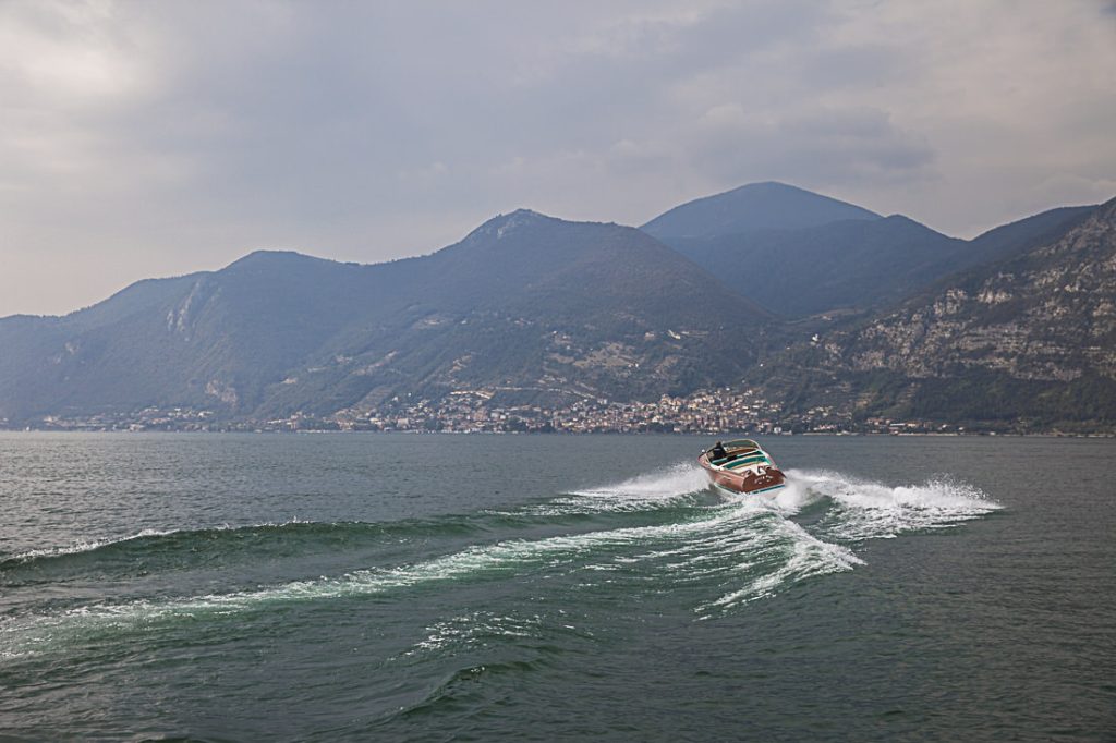 Bateau Riva sur le lac Iseo
