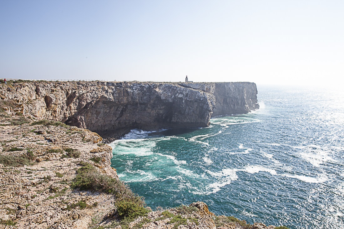 En Algarve, les pêcheurs pêchent à flanc de falaises, parfois à 20 ou 30 mètres de haut. Impressionnant mais quelle vue sur l'océan Atlantique