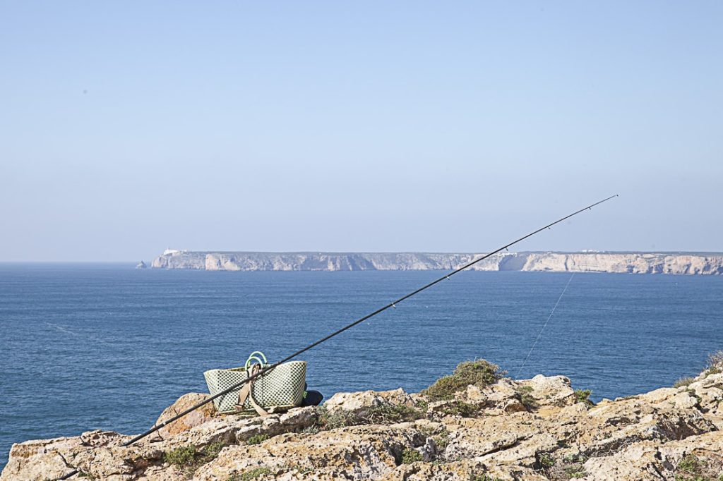 Le matériel de pêche en Algarve est assez classe : un petit panier stylé et une canne bien solide
