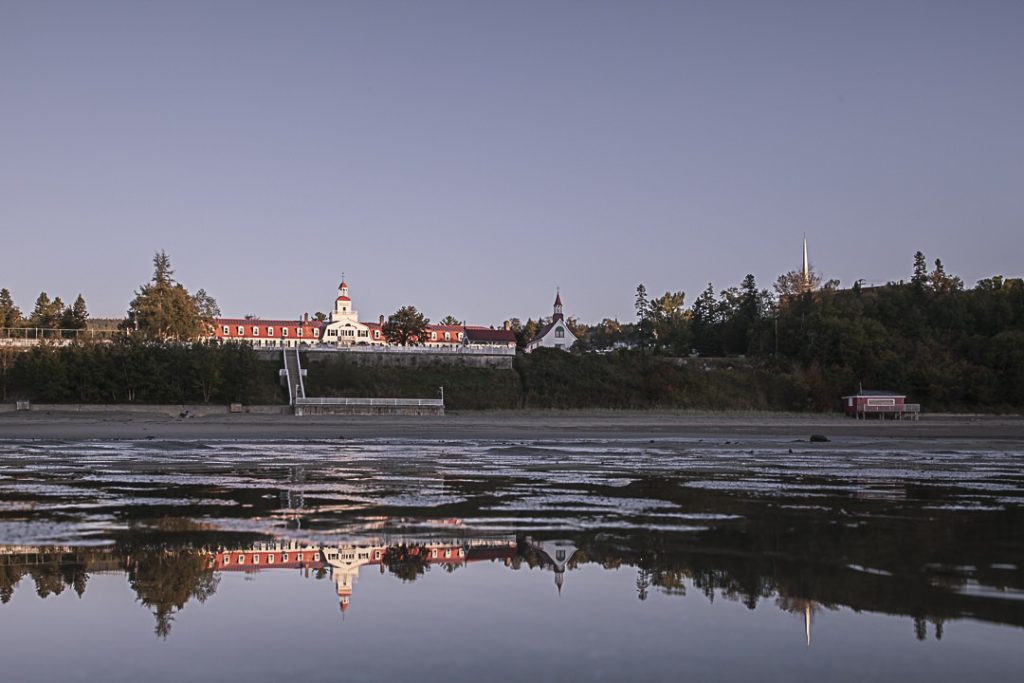 Lever de soleil sur l'hotel de Tadoussac