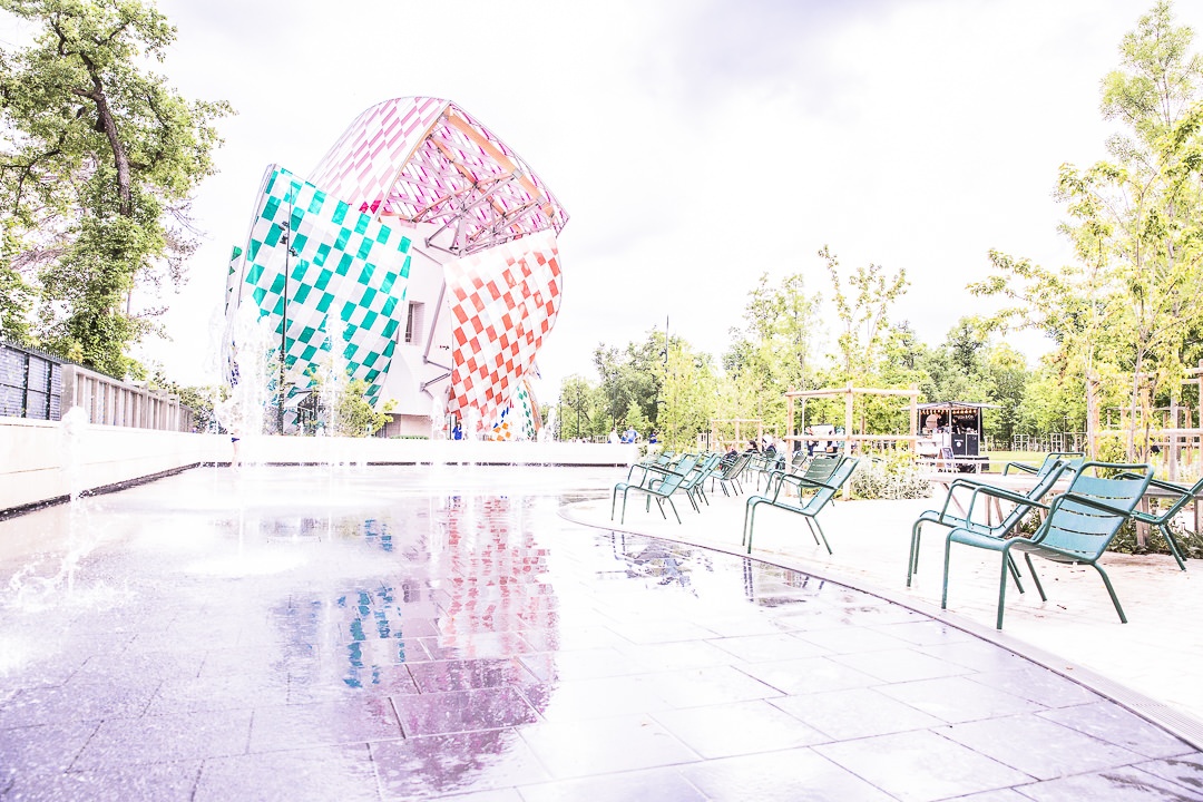 Fondation Louis Vuitton colorisée par Daniel Buren