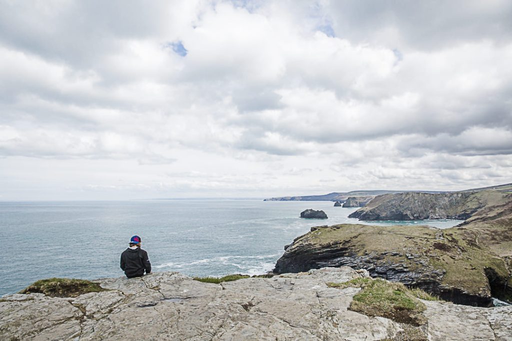 Pause sur les ruines de Tintagel
