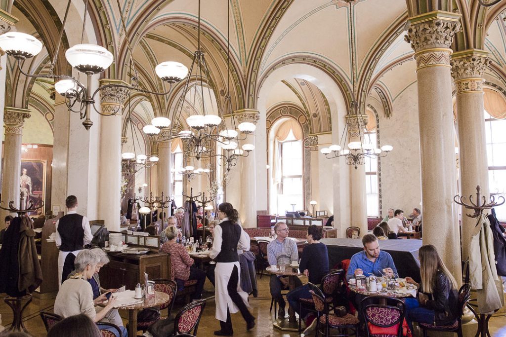 Intérieur du café central