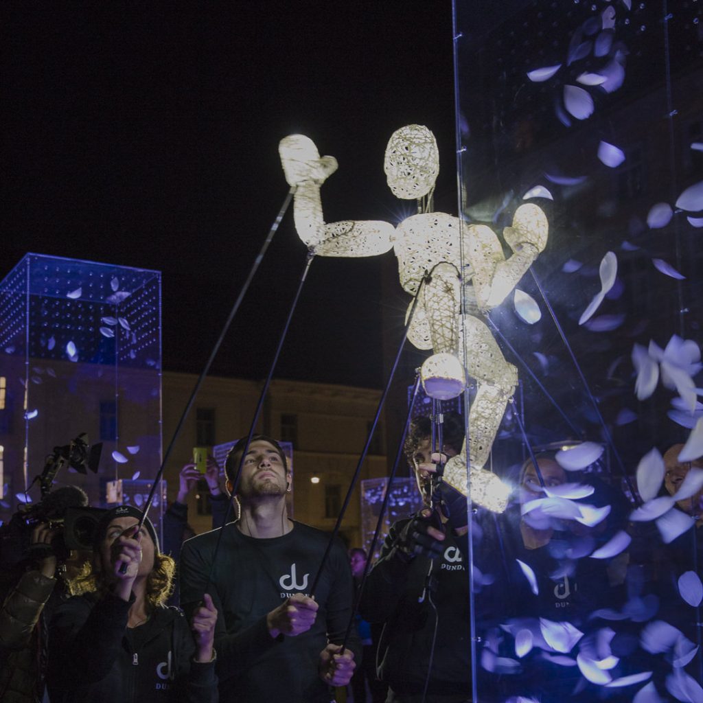 La compagnie allemande Dundu dans les rues de Graz lors de la fête des lumières - Autriche