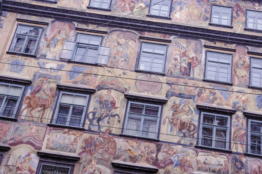 Façade Herzoghof sur Herrengasse à Graz peinte par Johan Mayer en 1742