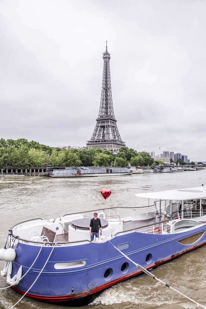 Inondations de Paris 2016 - Joséphine en peine sur la passerelle Debilly