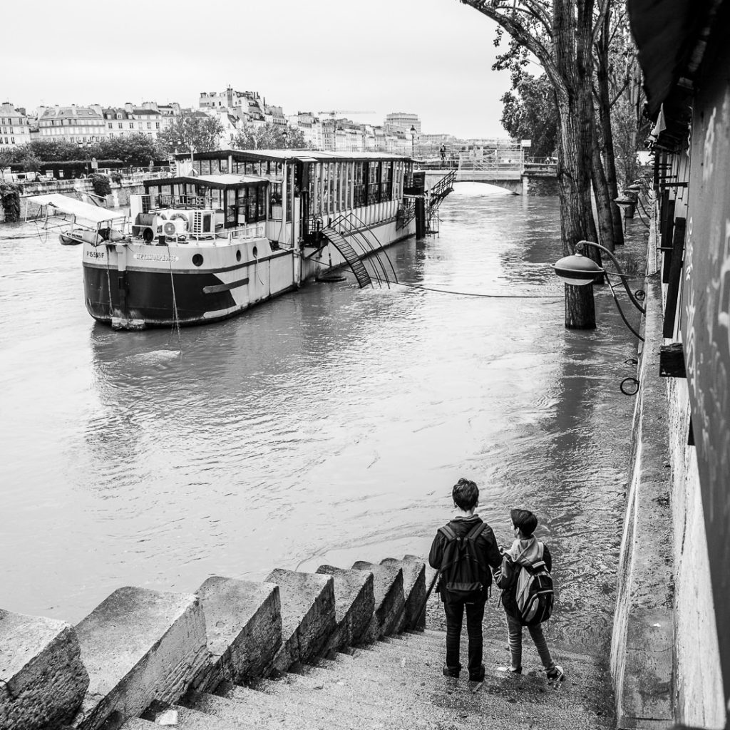 Deux enfants - Inondations 2016