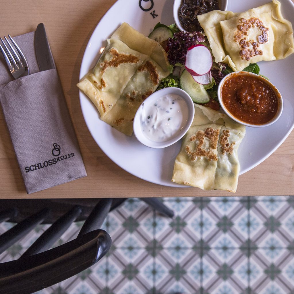 Les maultaschen de la brasserie schlosskeller à Pforzheim. Ces raviolis sont une spécialité souabe. A tester au Bade-Wurtemberg
