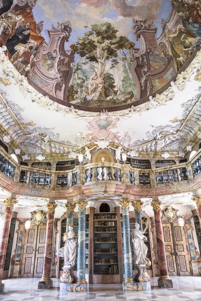 le plafond de l'abbaye de Wiblingen - Ulm, allemagne