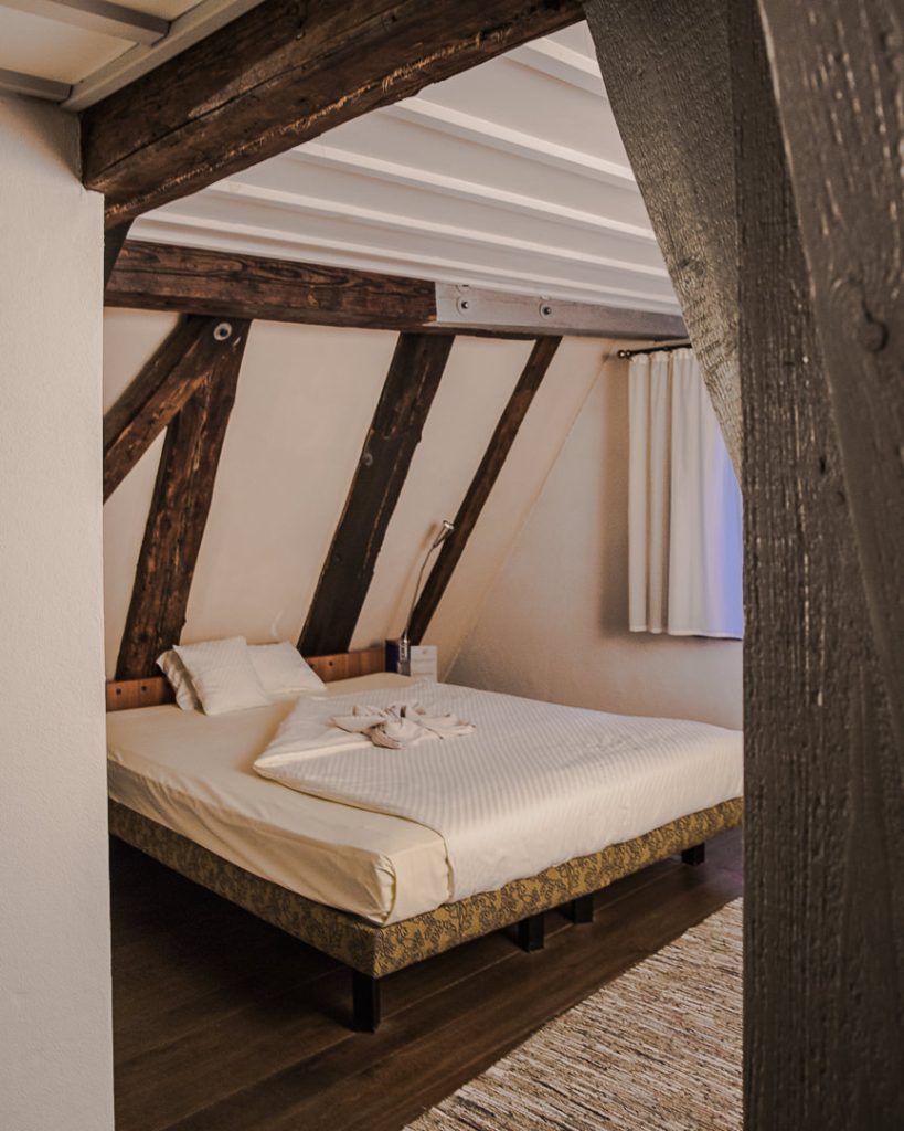 Chambre de la schiefes haus, l'hotel penché de Ulm - Allemagne