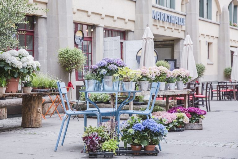 Devant le marché de Stuttgart de style art nouveau