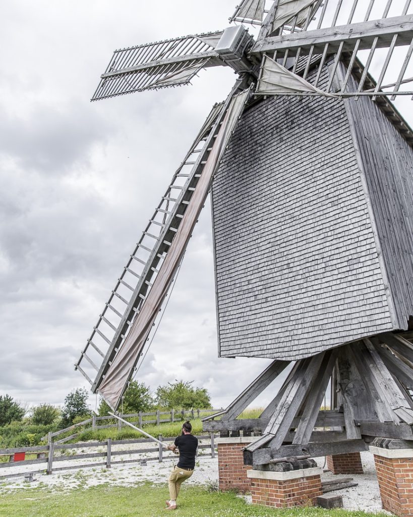 On range les pales du moulin