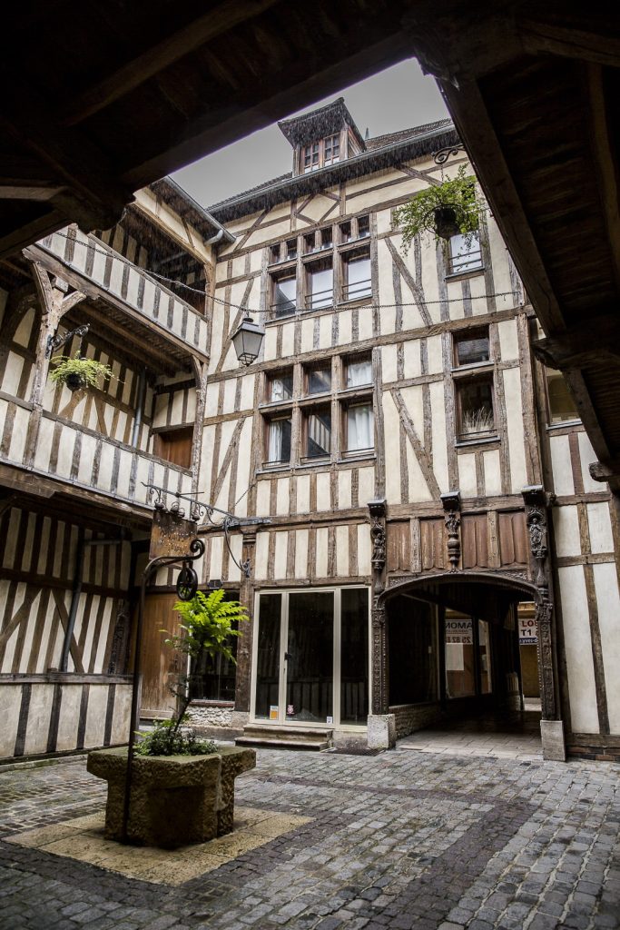 séjour en champagne : jolie cour intérieure
