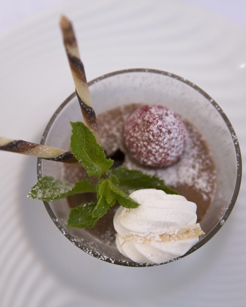 Mousse au chocolat, dessert de la source bleue