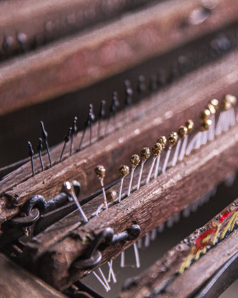 La fabrication des pistils des fleurs en tissus - Moulin de la fleuristerie en Haute Marne - France