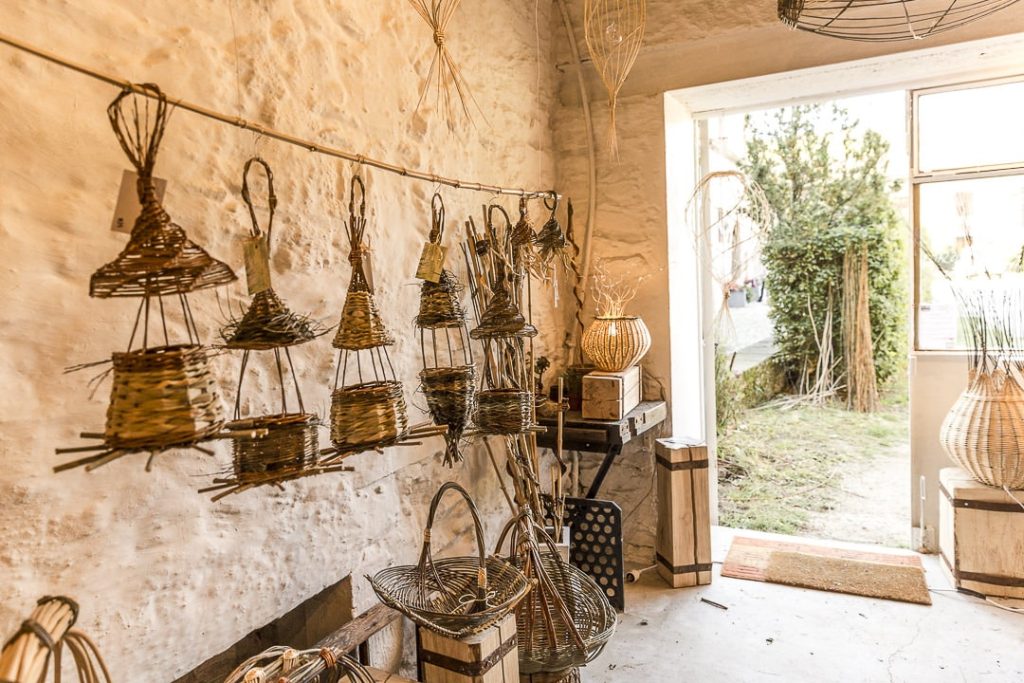3-jours-dans-la-loire-latelier-tressage-pas-sages-sainte-croix-en-jarez