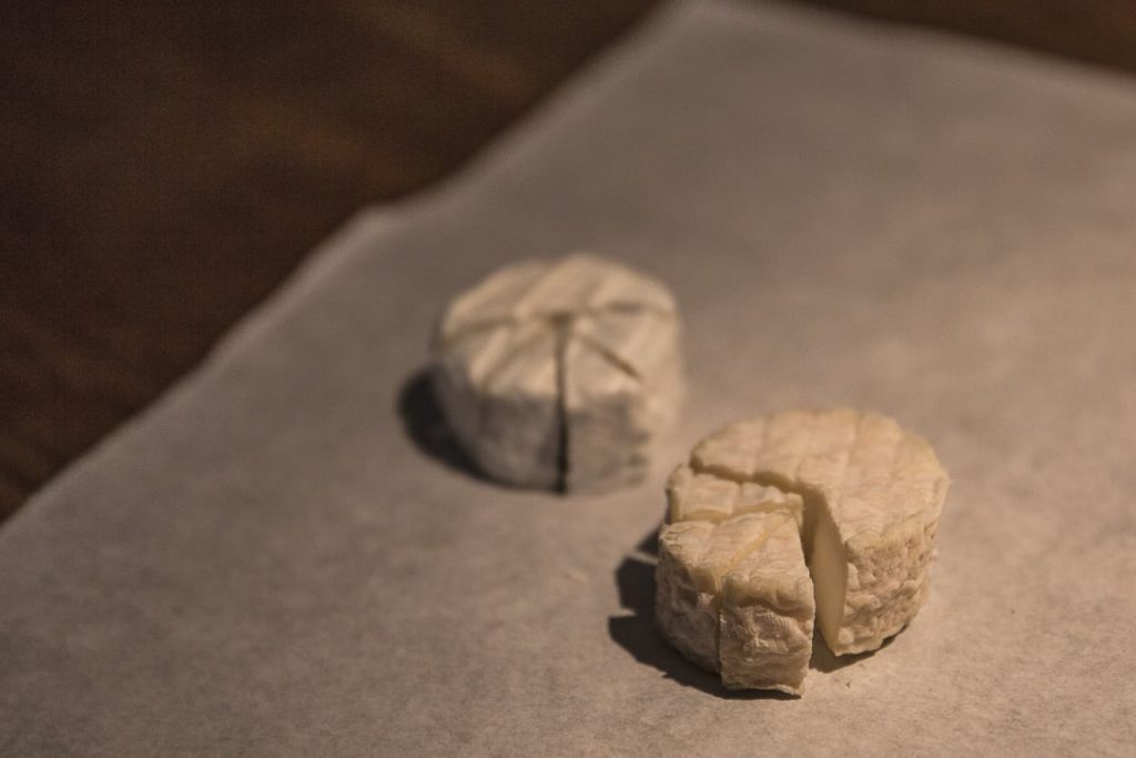 3-jours-dans-la-loire-rigotte-de-chevre-ferme-du-moulin-des-chartreux