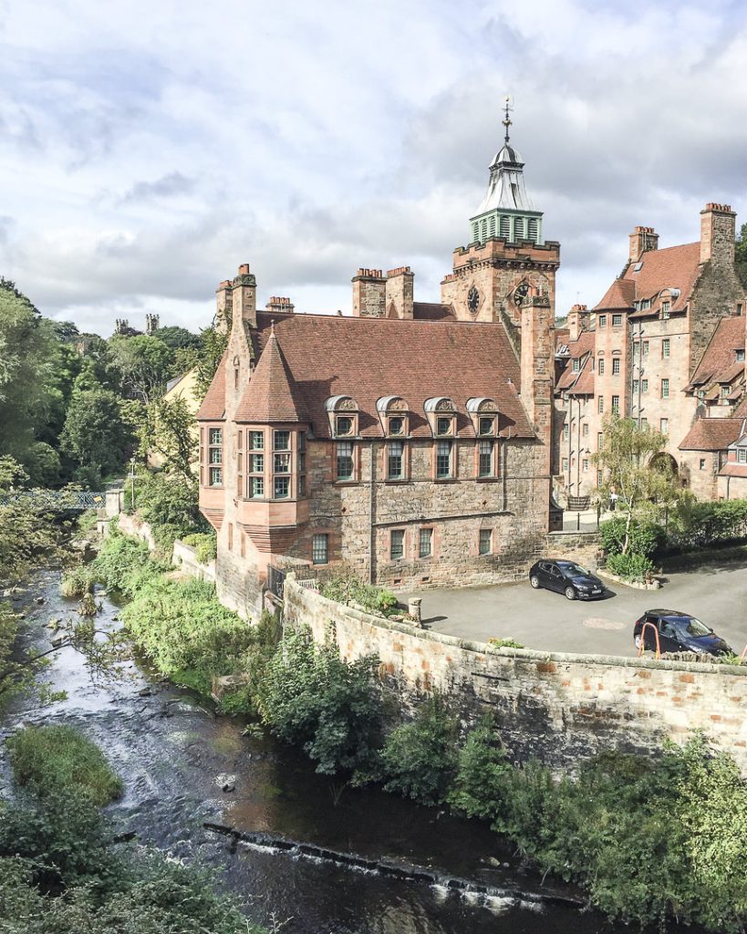 Vue sur Well Court, dans Dean Village à Edimbourg