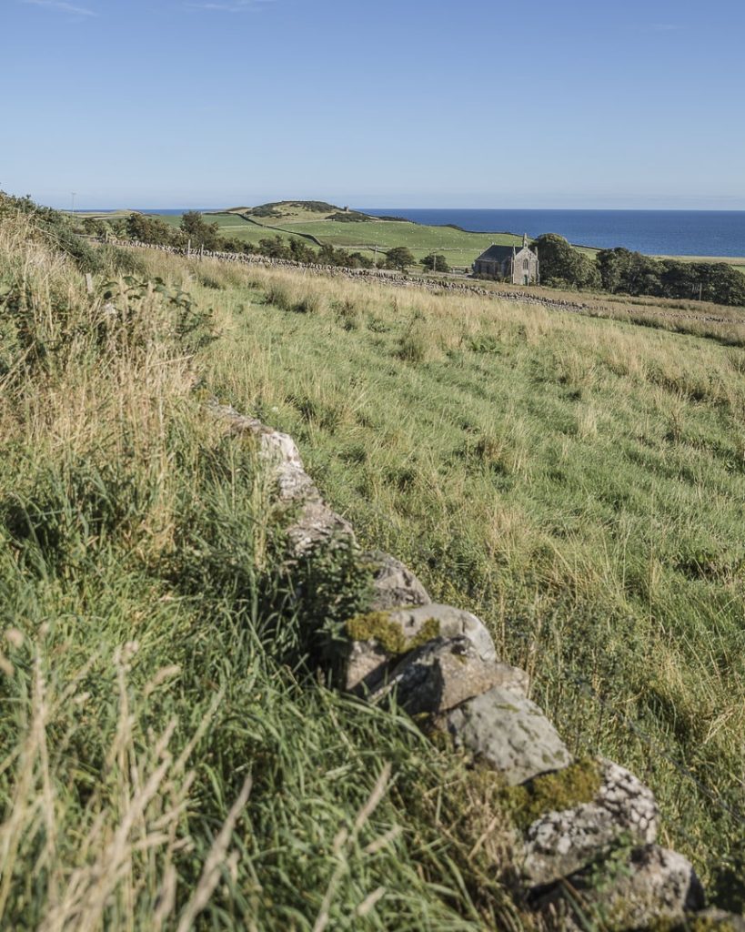 Chapelle dans le paysage sur la côte est de la North Coast 500