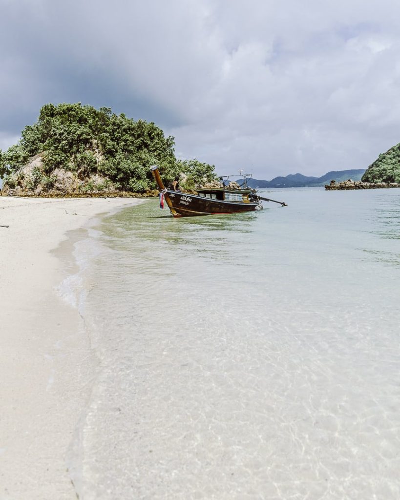 L'eau transparente de Koh Pak Bia en Thaïlande
