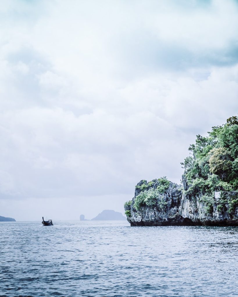 La baie de Phang Nga et ses long tail boats - Thailande
