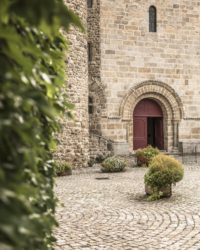 Entrée de l'église de Champdieu