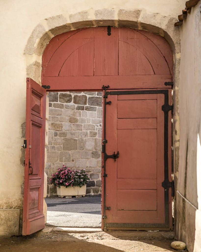 week-end-dans-la-loire-entree-de-armorial-de-saint-marcellin-en-forez