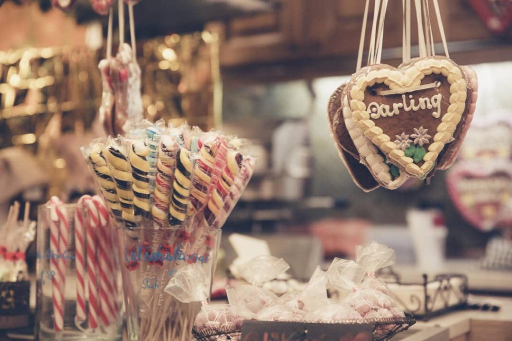 Pains d'épice et sucre d'orge sur le marché de Noël de Kempten en Allemagne