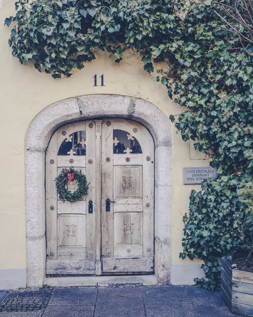 Porte sur la place de Füssen