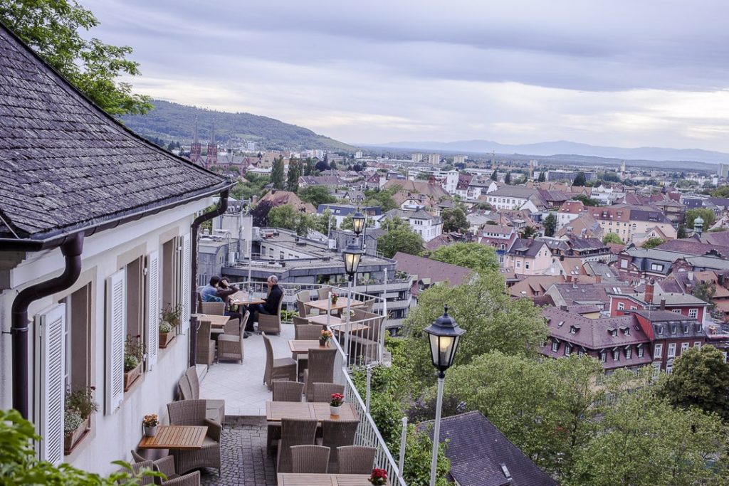 Jardin de bière sur les hauteurs de Fribourg