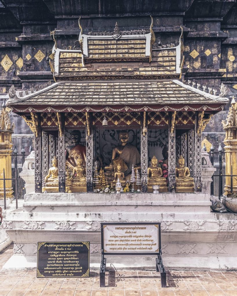 Wat Pha That Lampang Luang - temple aux bouddhas